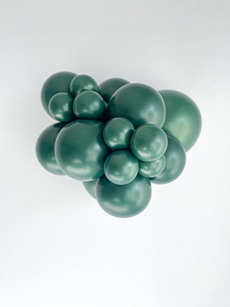 TUFTEX | Metallic Balloon Forest Green - 24 in.