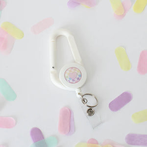 
            
                Load image into Gallery viewer, CARABINER SCISSOR REEL (PINK HEART BALLOON ON RAINBOW CHECKERED BACKGROUND)
            
        